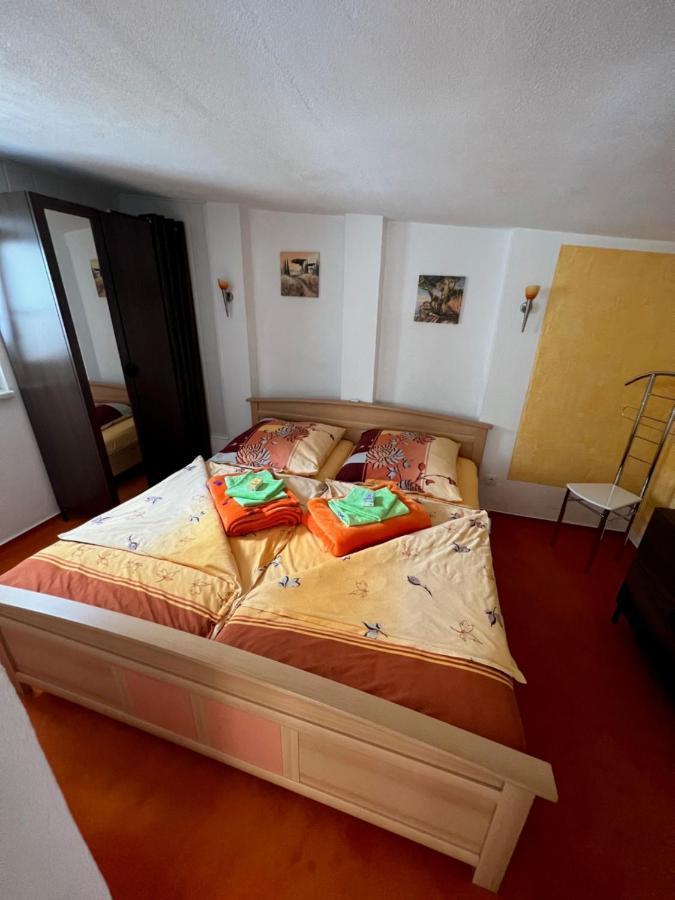 Apartment -in Lapide Regis- *